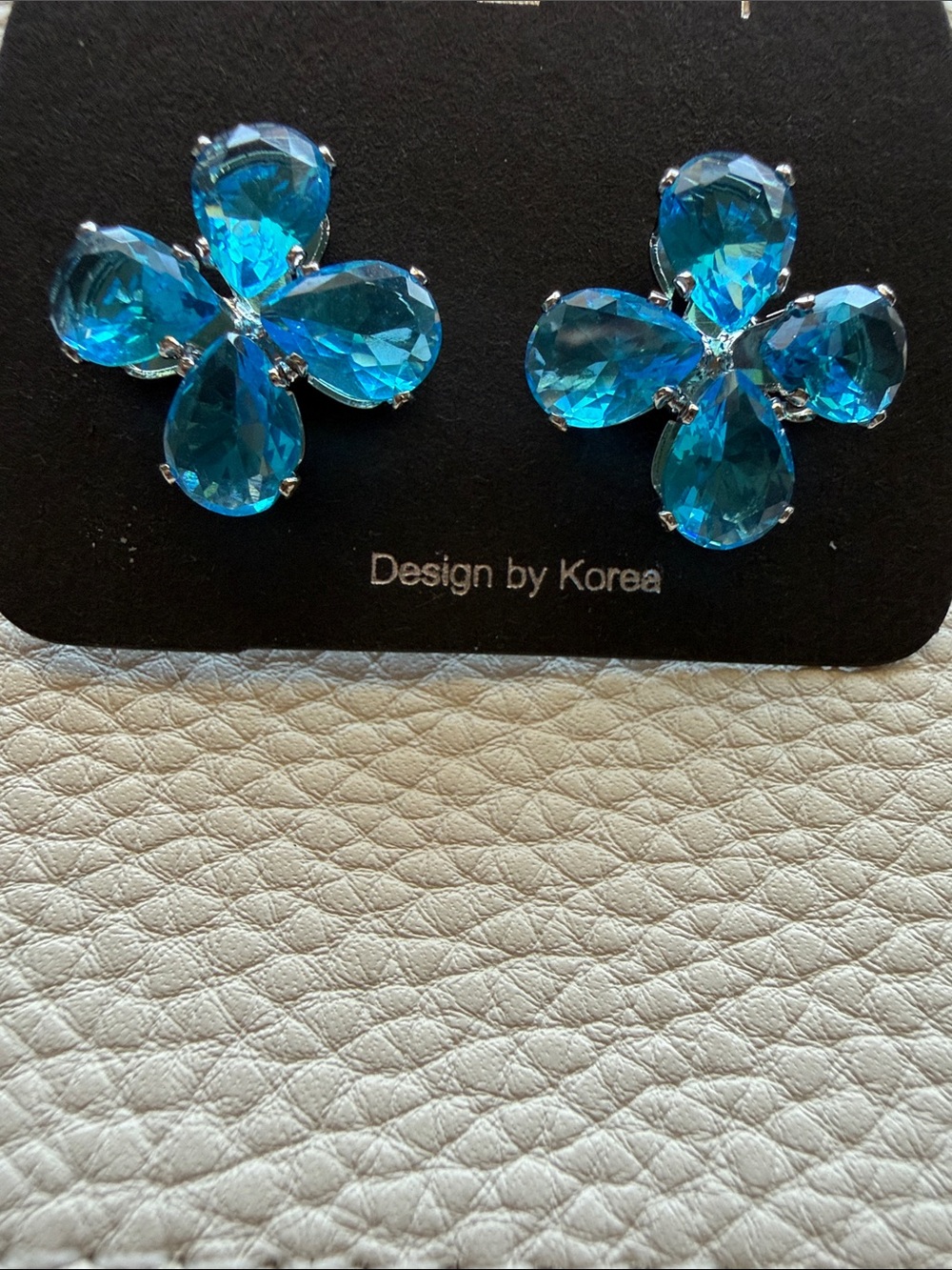 Sparkling Blue Teardrop Flower Stud Earrings *NEW